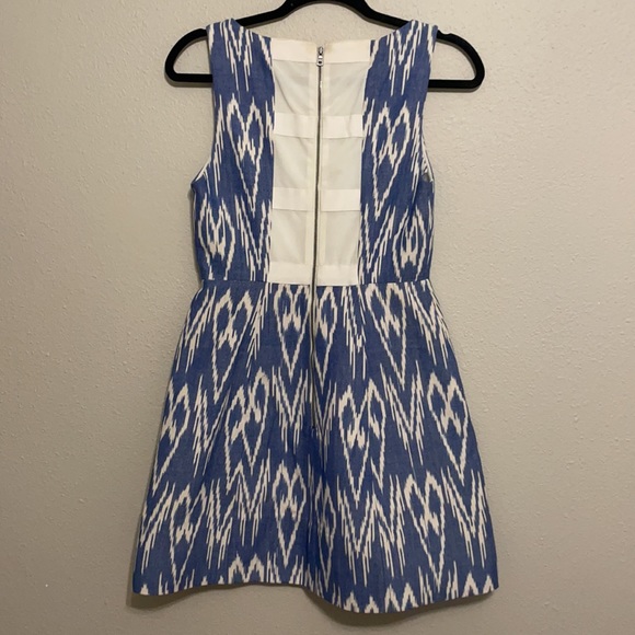 Alice + Olivia Epstein Structured Pouf Dress - Picture 9 of 9